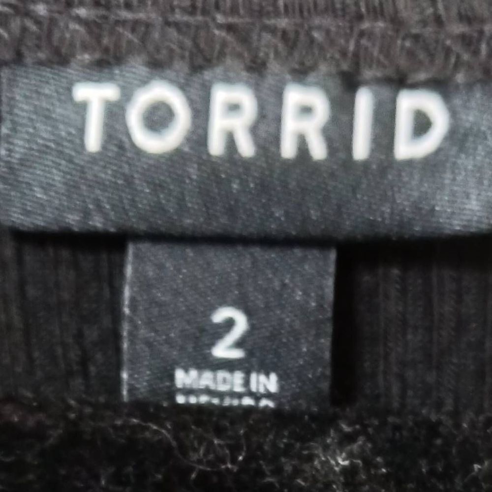 TORRID Plus Size Ribbed Crew Neck Black Raglan Crop Tee - Picture 9 of 14